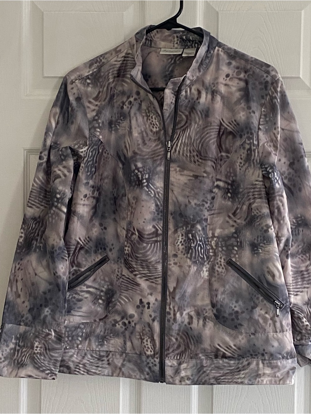 Chicos Zenergy Women's Patterned Zip Front Jacket Gray Tie-Dye sz2 great jacket